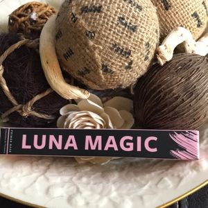 Luna magic pink eye lash primer